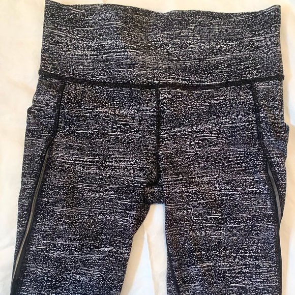 lululemon athletica Pants - Lululemon Cropped Leggings